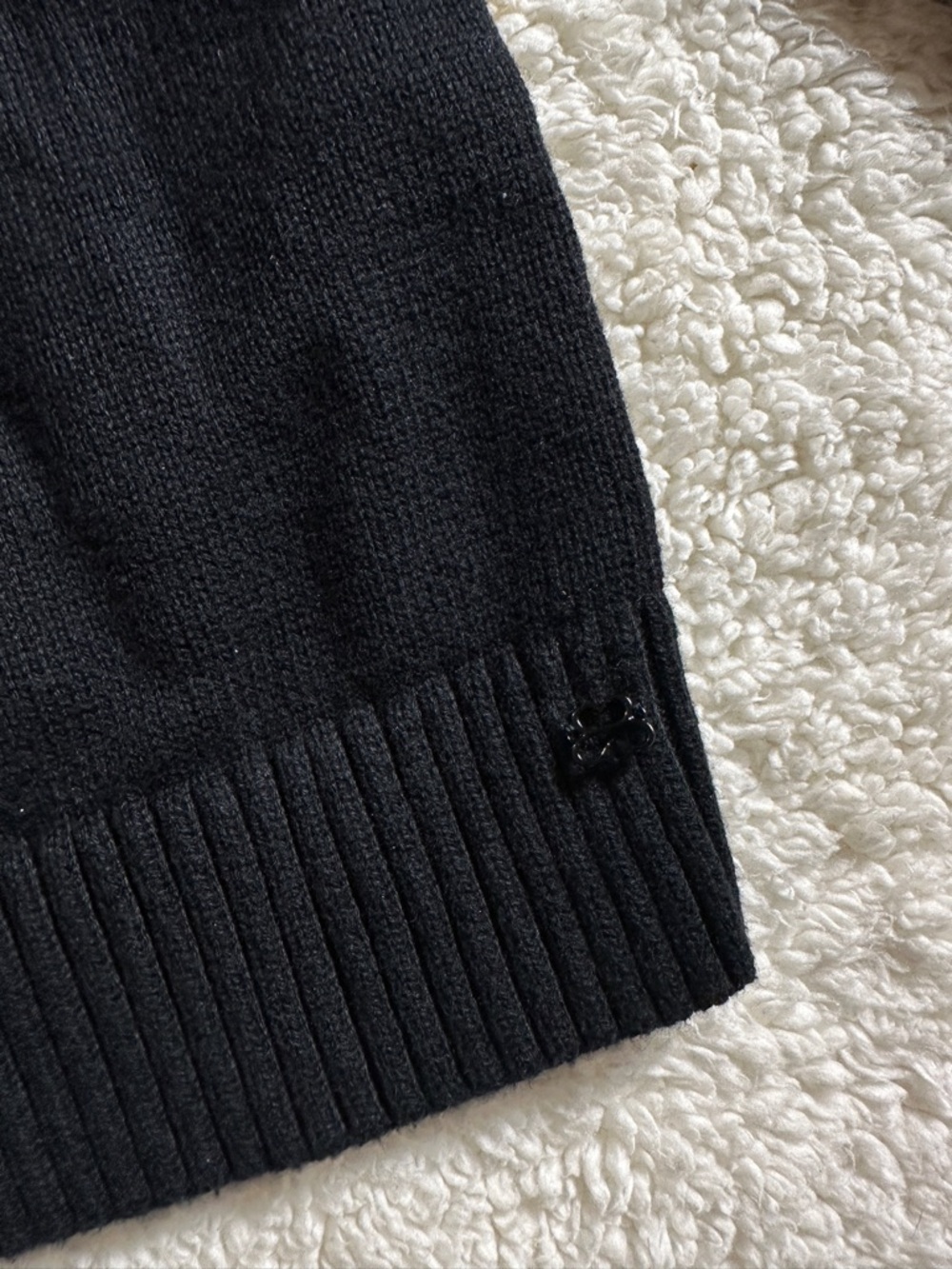 ARITZIA SUNDAY BEST TOPAZ OFF-THE-SHOULDER SWEATER - Picture 4 of 5